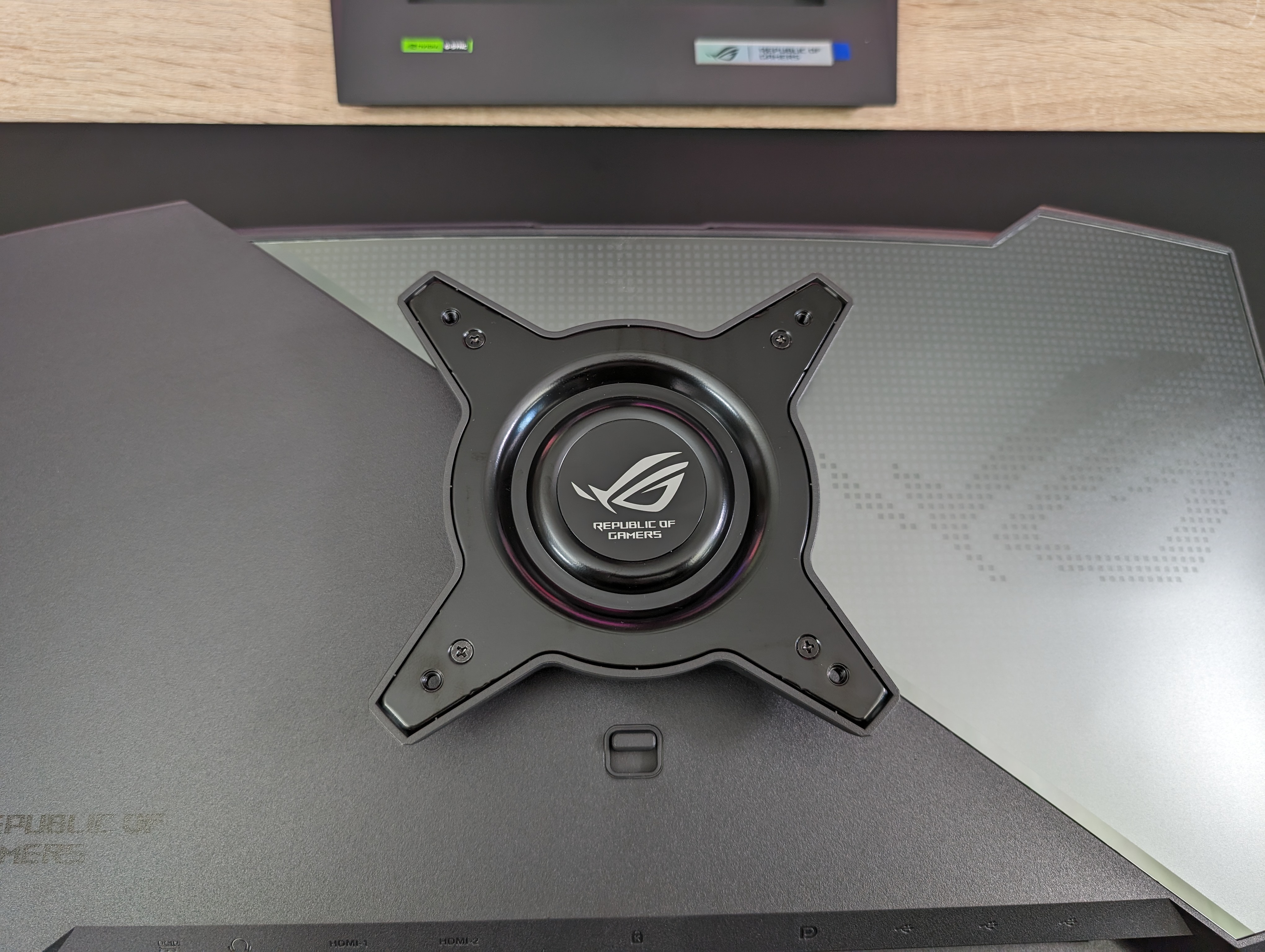 ASUS ROG Strix OLED XG27AQDMG VASA adapter.jpg